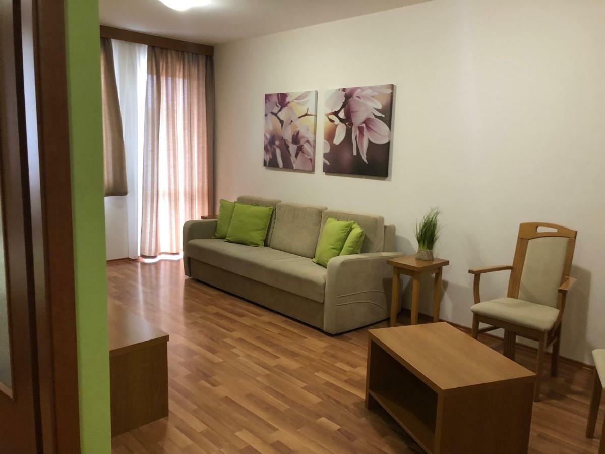Rosemary Apartmanok, Rose, Lili, Mary1, Mary2 Hajdúszoboszló Buitenkant foto
