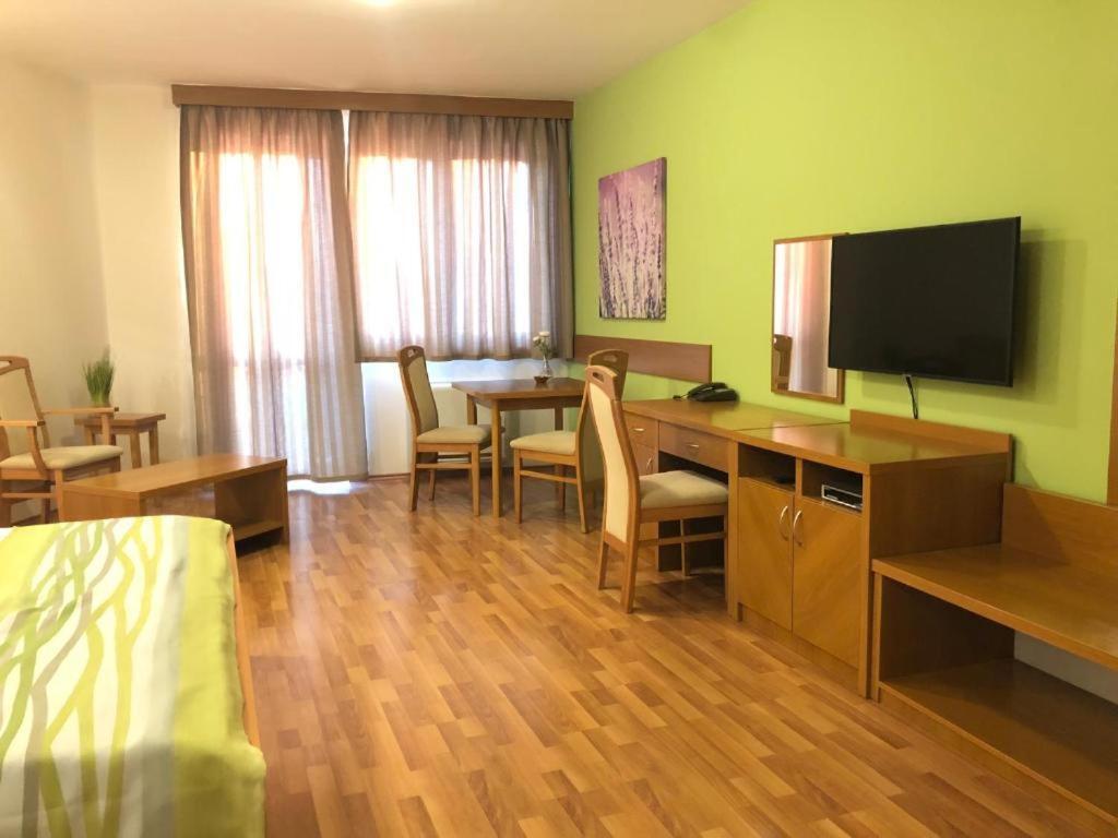 Rosemary Apartmanok, Rose, Lili, Mary1, Mary2 Hajdúszoboszló Buitenkant foto